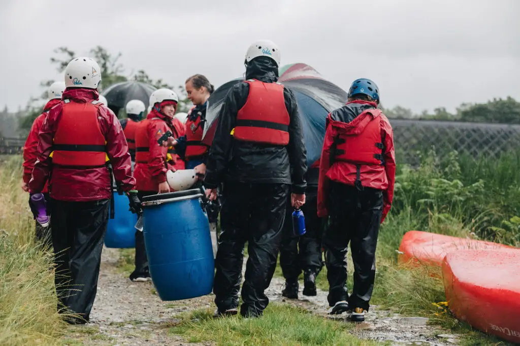 Using the Duke of Edinburgh Award on your CV | A team on there DofE expedition